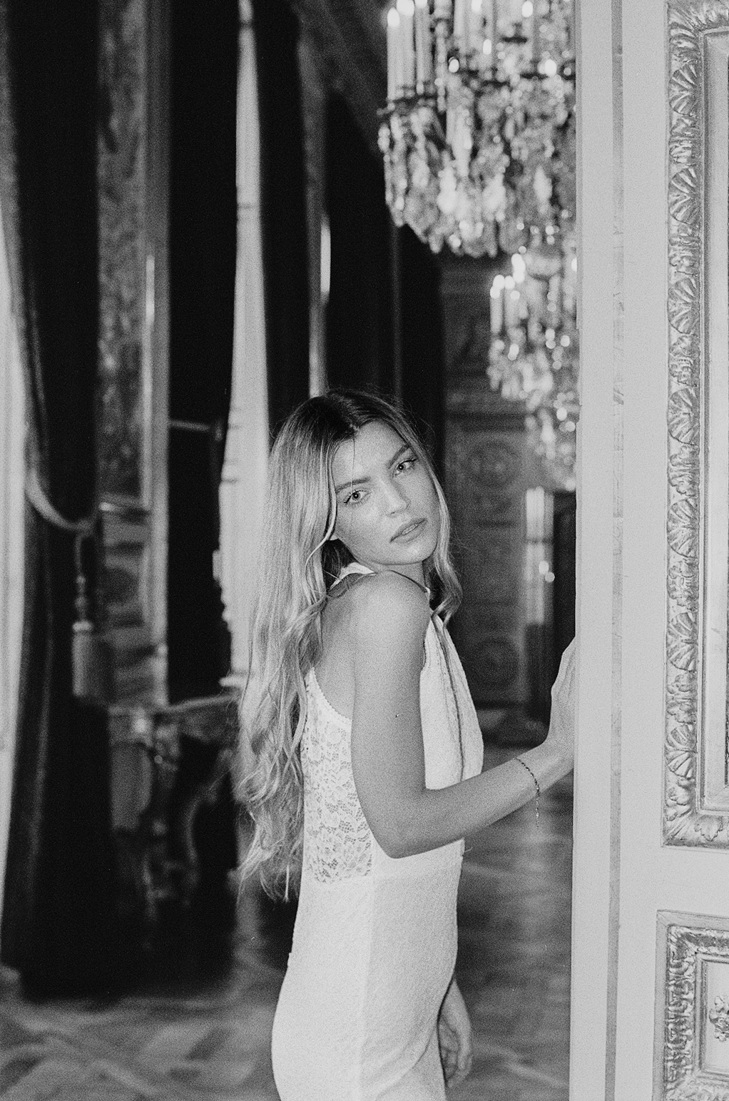 elopement photo session on black and white film by Paris photographer Anya Parsley