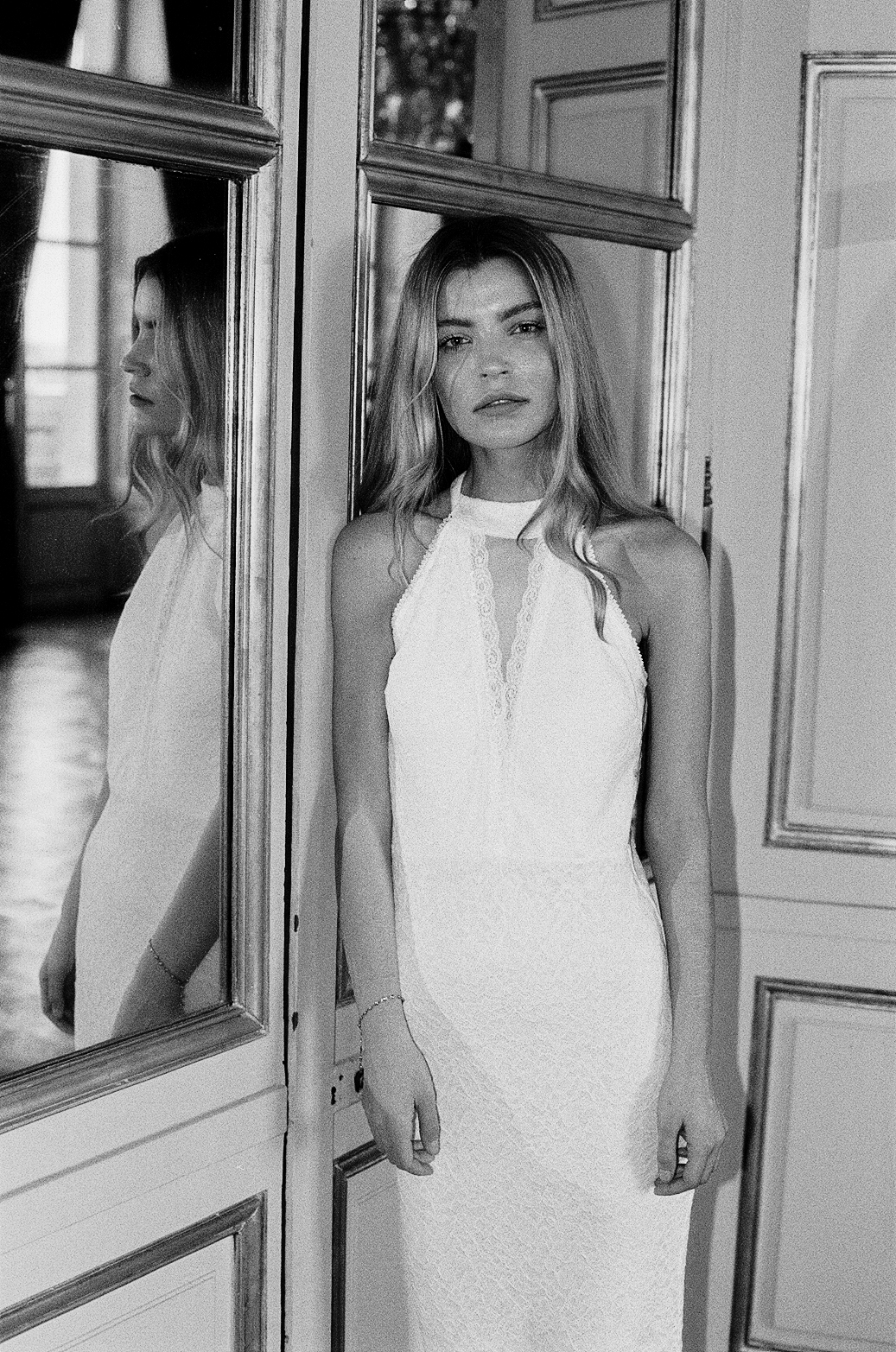 photoshoot in a wedding dress in a French chateau by Paris photographer Anya Parsley