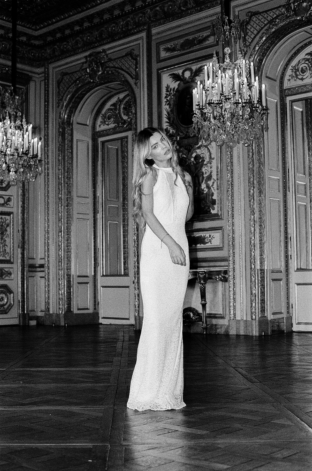 black and white photo session in a wedding dress in a luxury French chateau