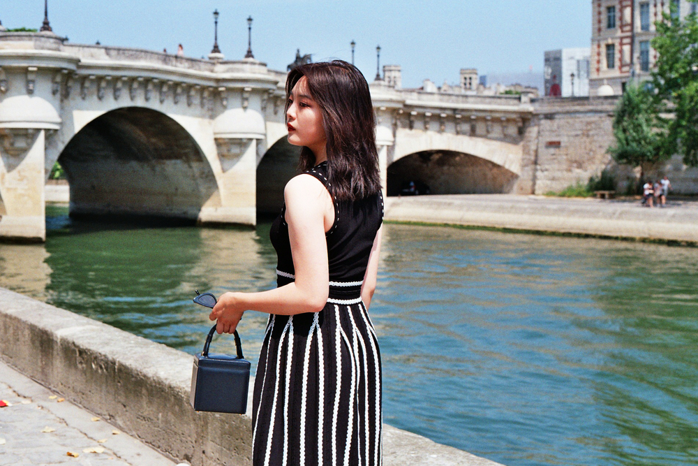 summer photoshoot on 35 mm film in Paris