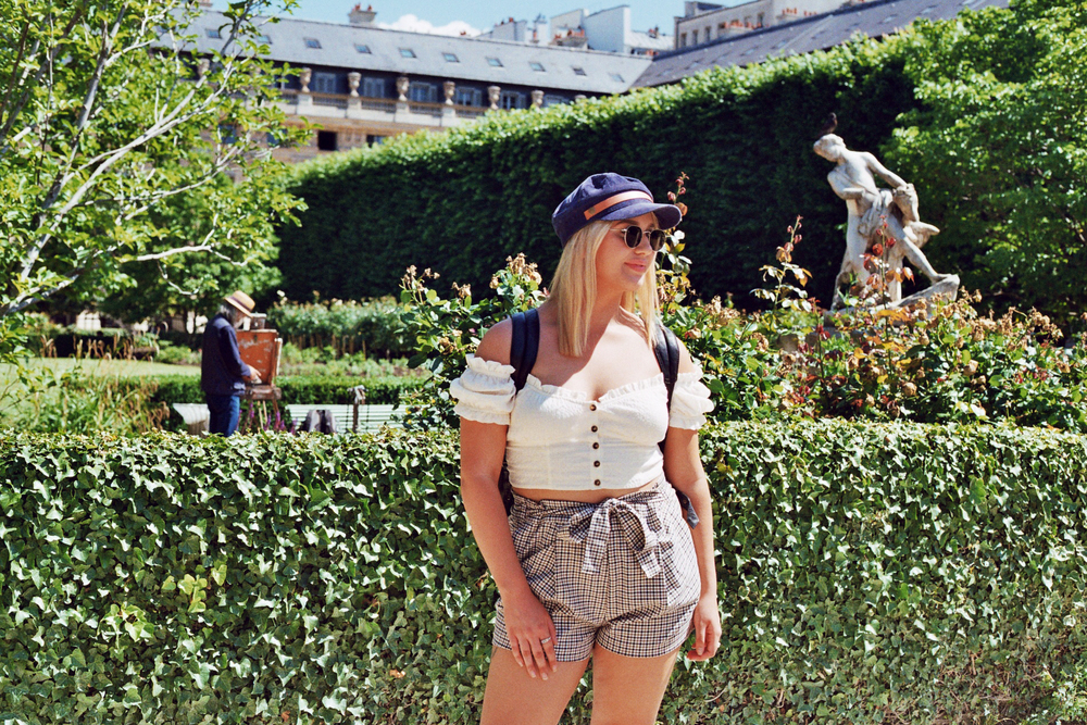 portrait de femme en argentique à Palais Royal Paris