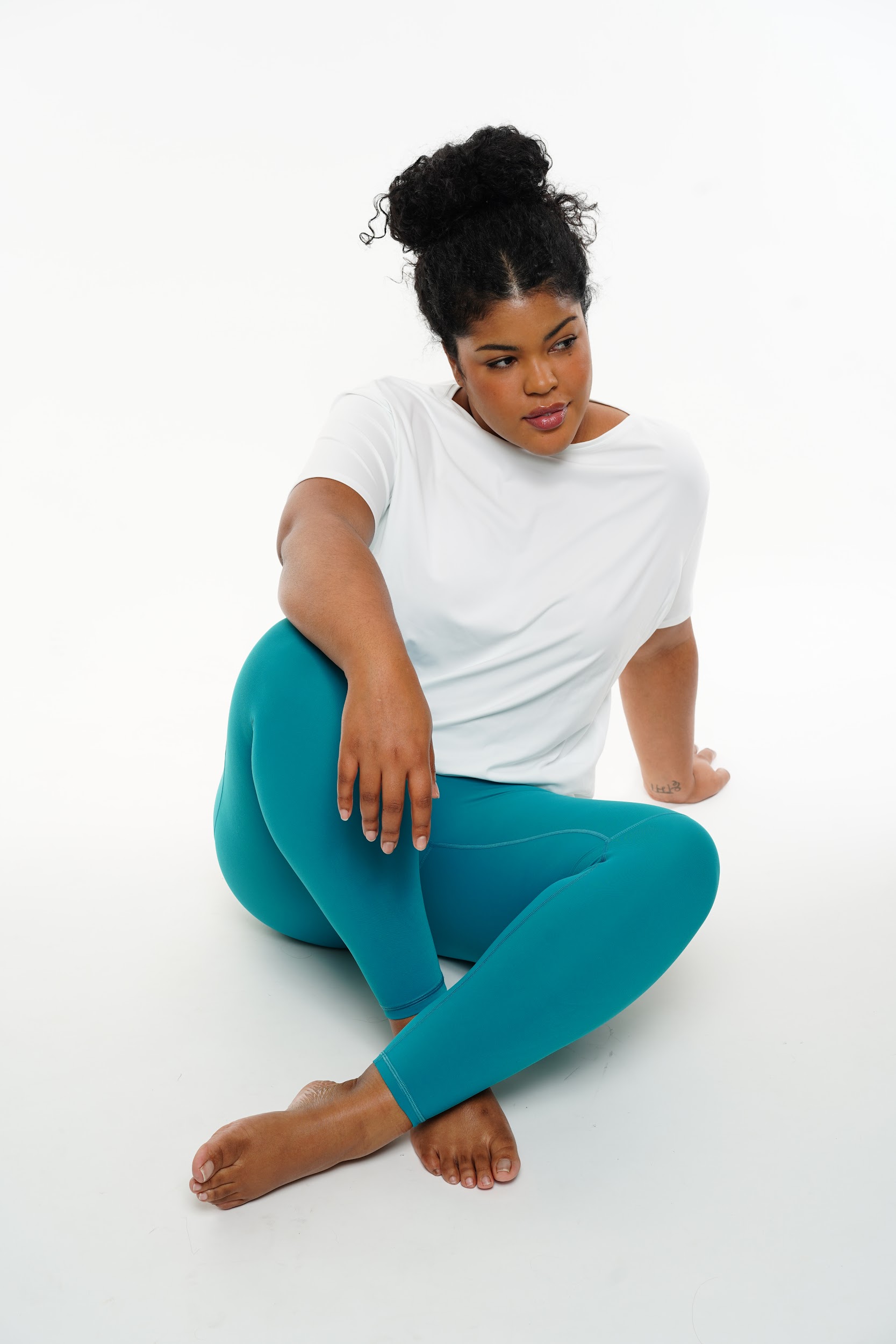 Fashion photographer Anya Parsley captures new sports collection on a plus-size model in the Parisian photo studio