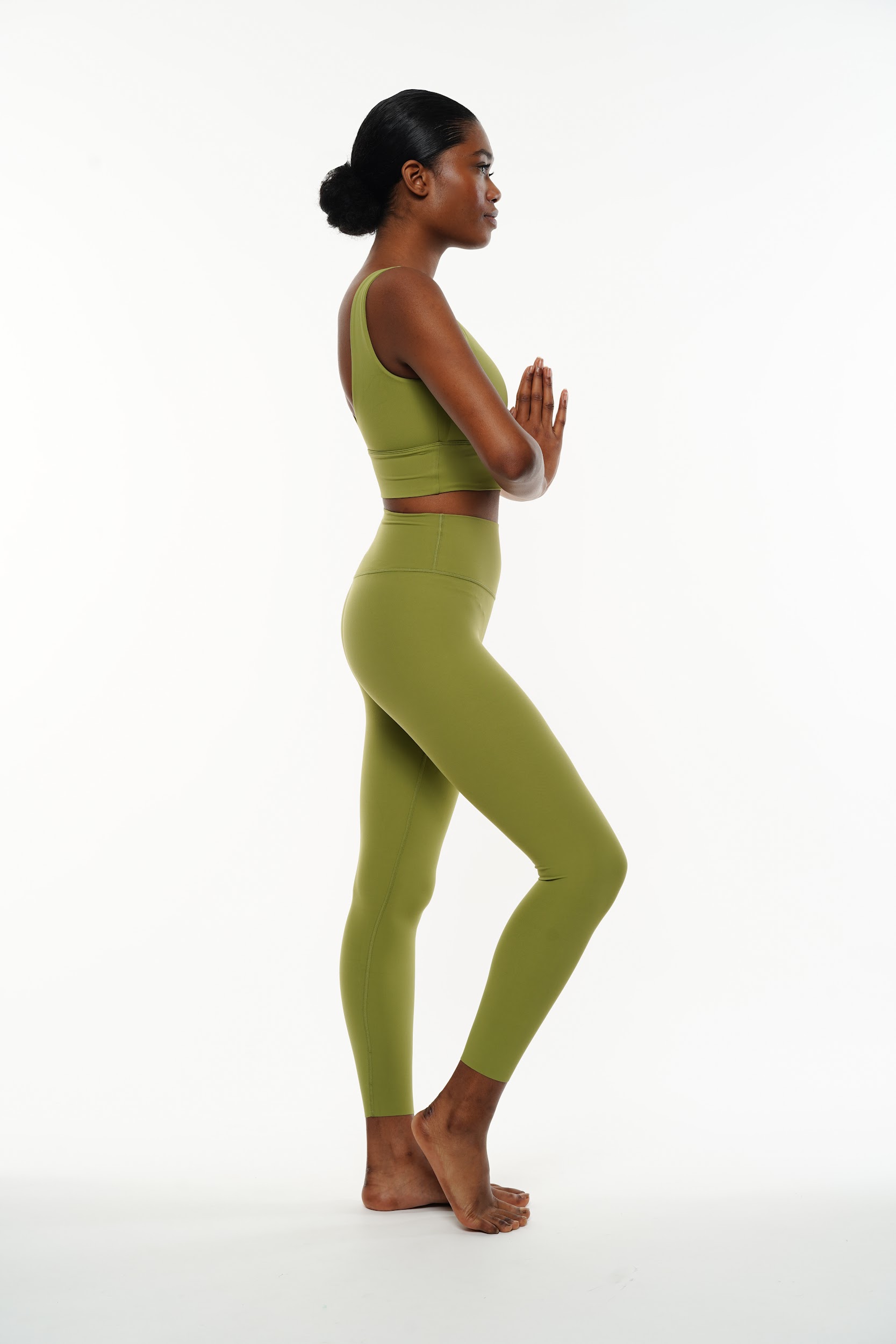 Paris studio e-commerce catalog shoot featuring athletic apparel on model.