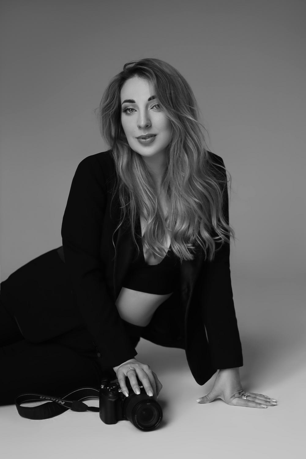 Elena Tofan, luxury maternity and family photographer and studio owner in Washington DC, Maryland and Virginia (DMV)