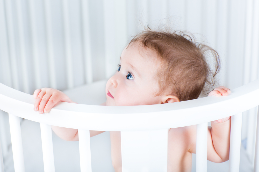 Почему ребенок 4-8 месяцев плохо засыпает: скачок в развитии