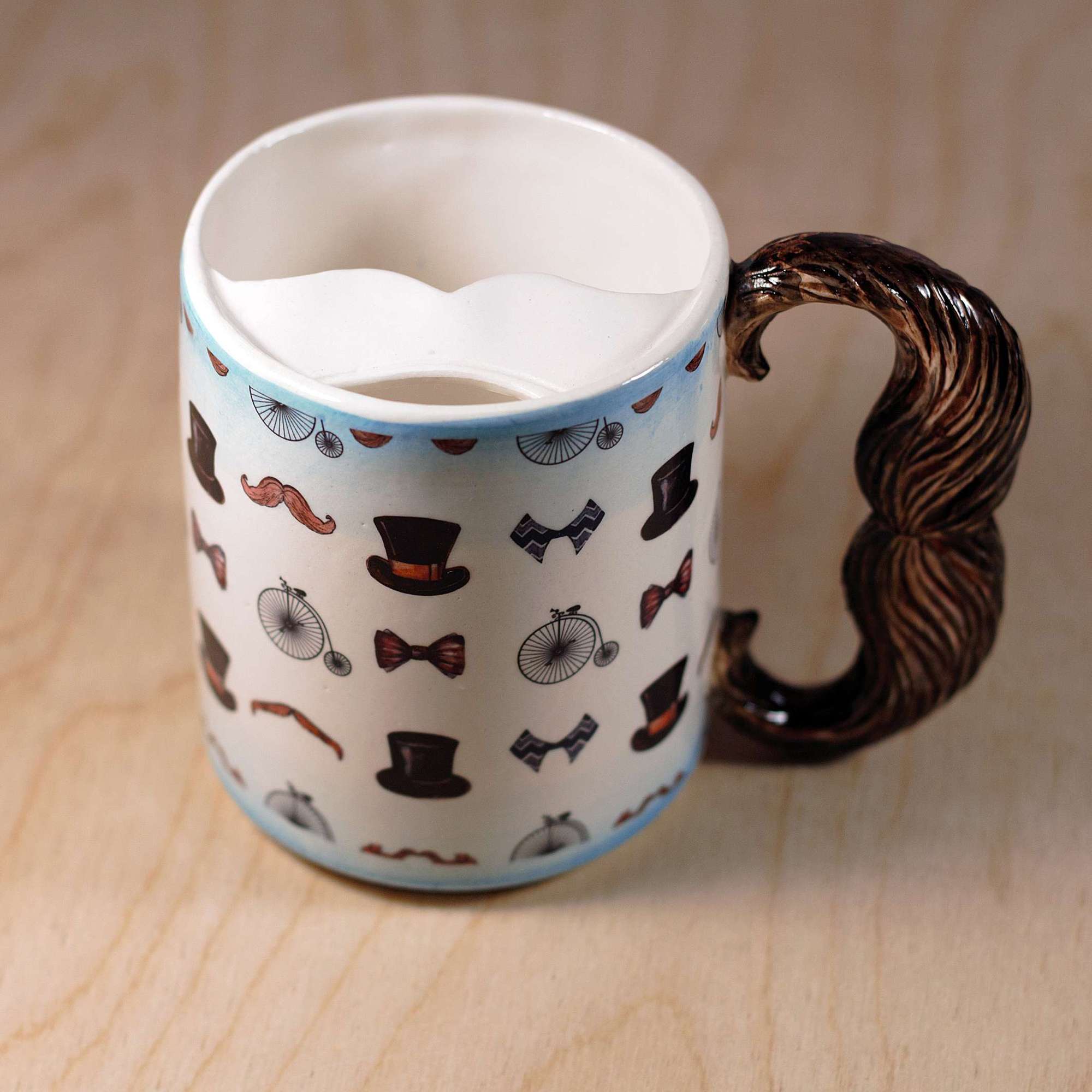 Японский чай. Красно белая чашка. Улыбающаяся кружка. Чашка чаща. Деревянные кружки для чая.