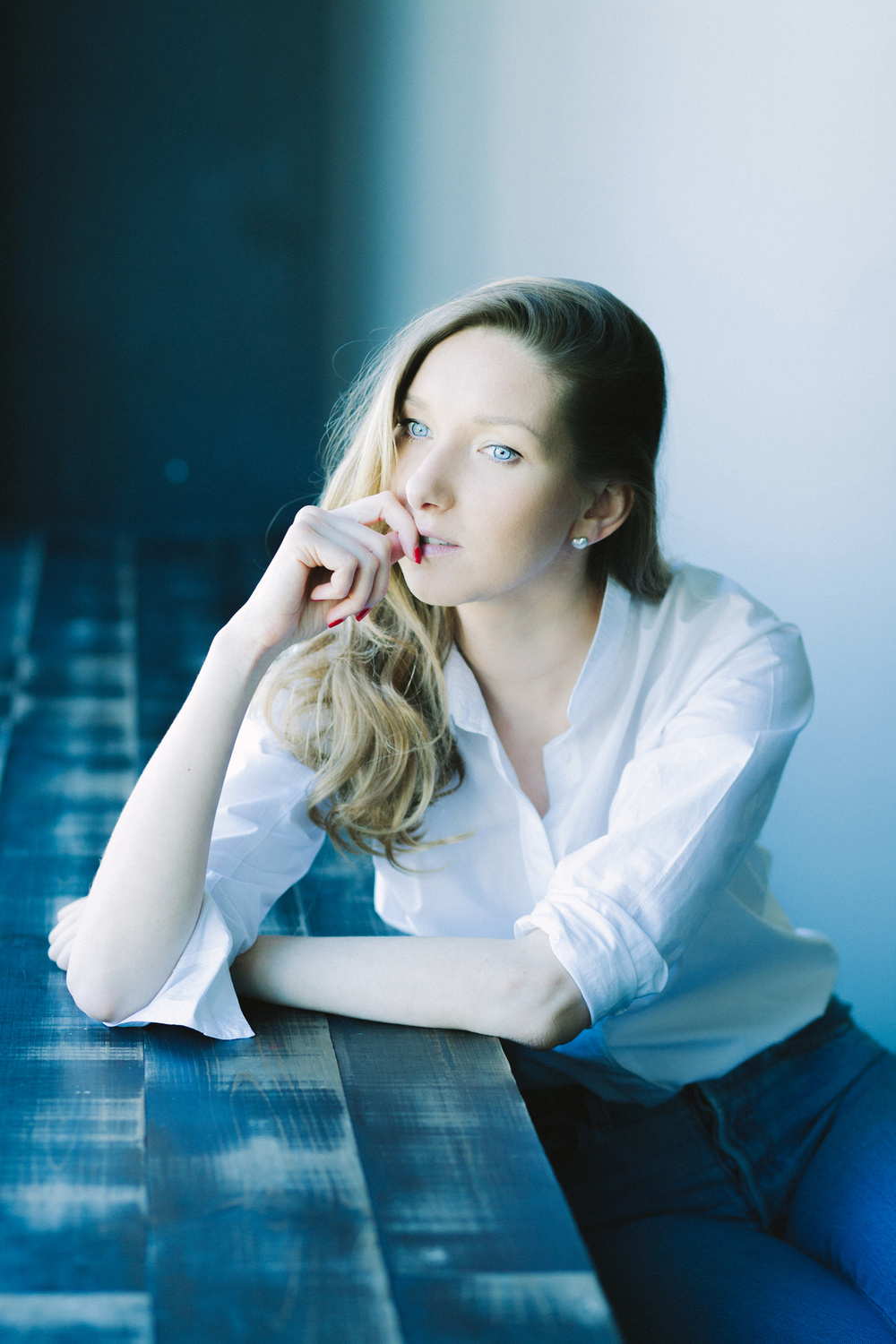 PORTRAIT - Two blue oceans