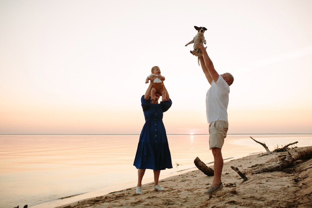 FAMILY - Sunset at the beach