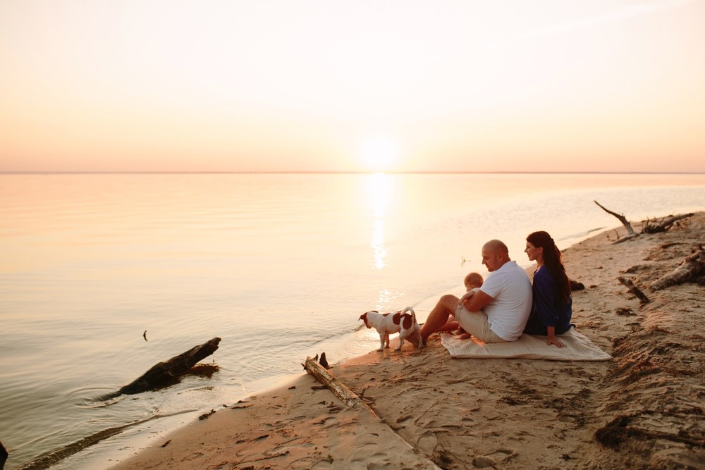 FAMILY - Sunset at the beach