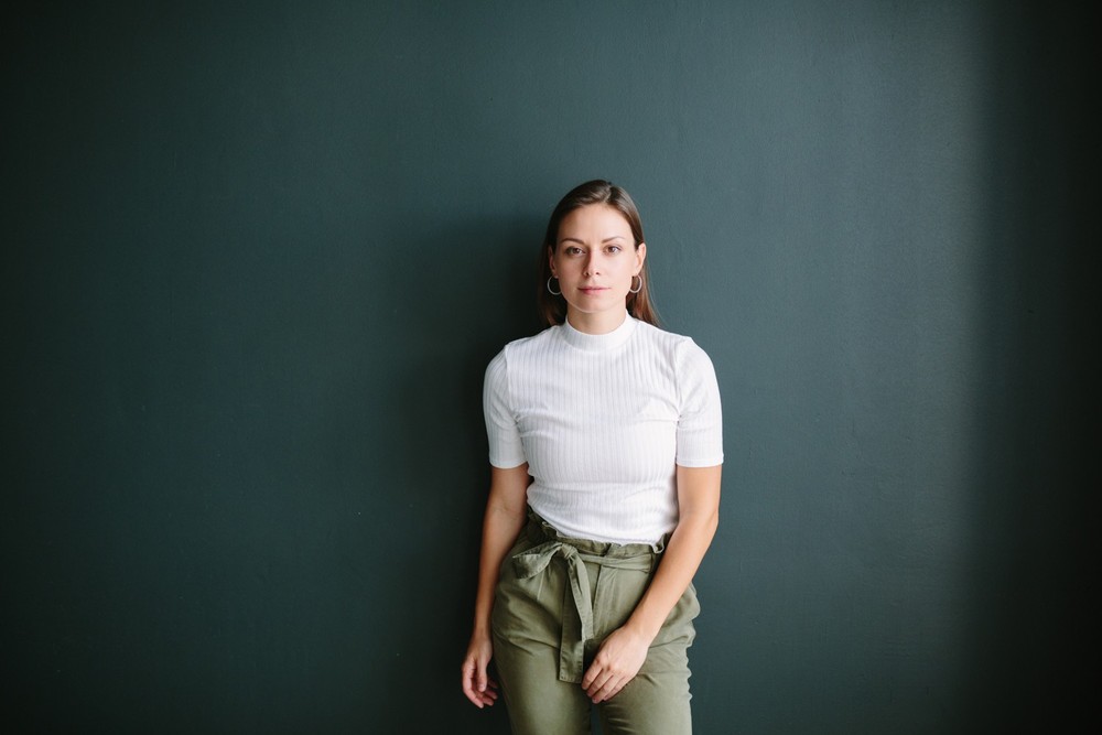 PORTRAIT - Light on the black wall