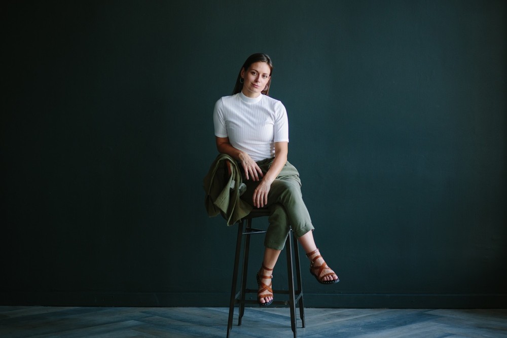 PORTRAIT - Light on the black wall