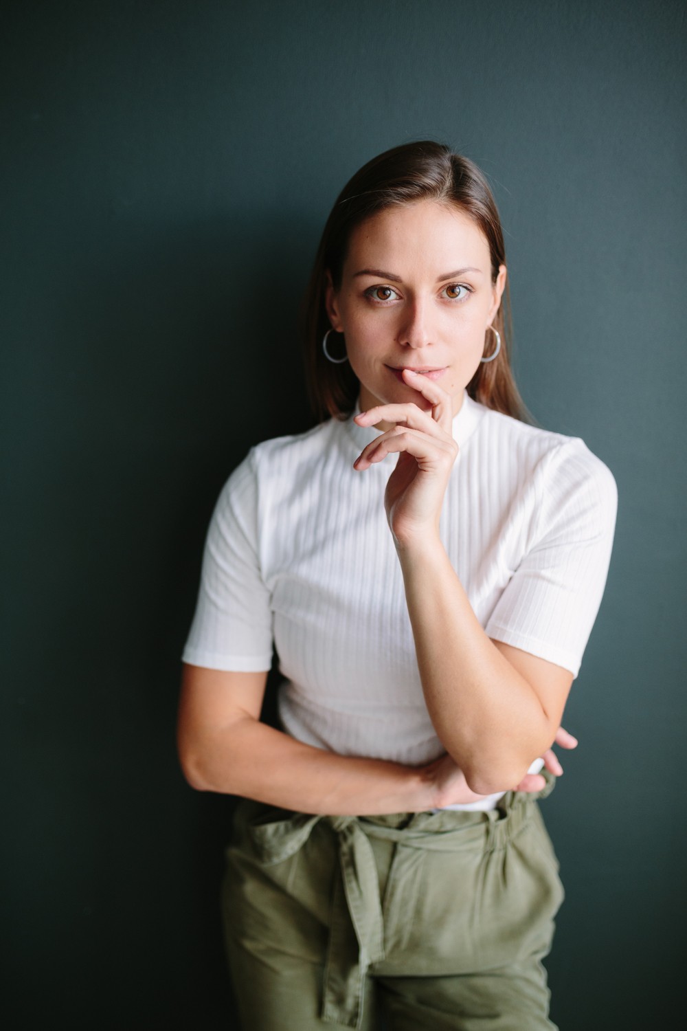 PORTRAIT - Light on the black wall