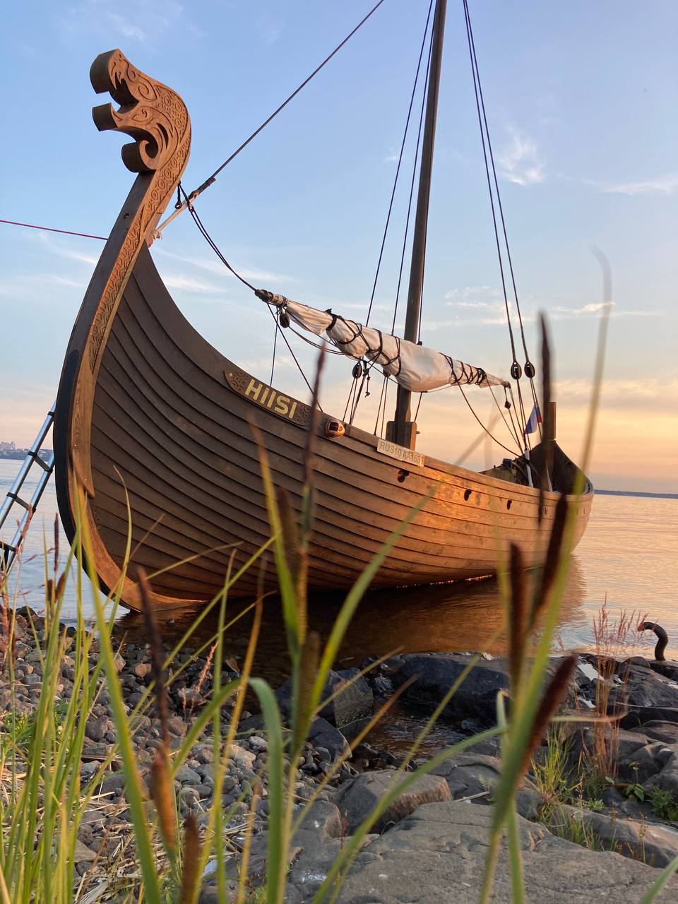 ⛵Водная прогулка по набережной Петрозаводска на ладье Хийси | Катер, лодка  в Петрозаводске в аренду. Яхтинг в Карелии.