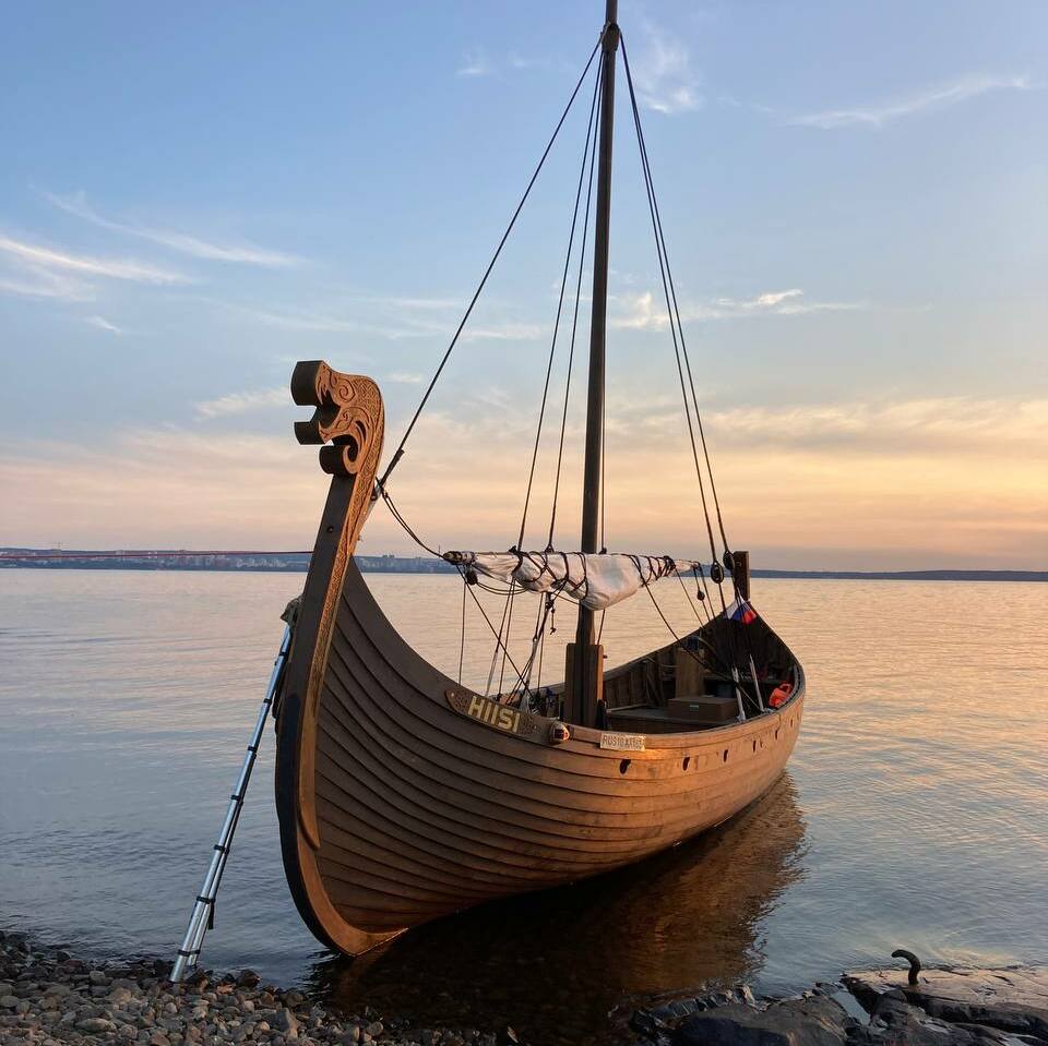 ⛵Водная прогулка по набережной Петрозаводска на ладье Хийси | Катер, лодка  в Петрозаводске в аренду. Яхтинг в Карелии.