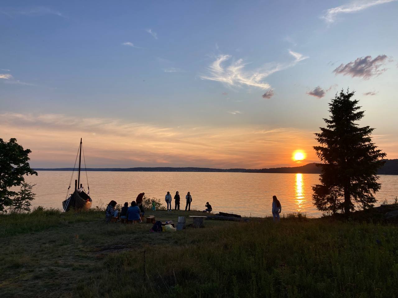 ⛵Водная прогулка по набережной Петрозаводска на ладье Хийси | Катер, лодка  в Петрозаводске в аренду. Яхтинг в Карелии.