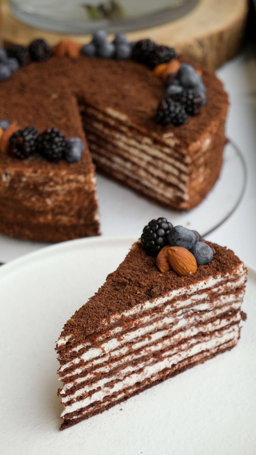 Шоколадный торт Медовик с какао с молочным кремом