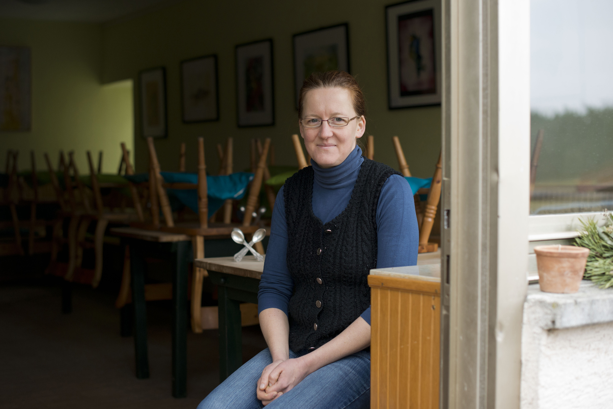 Portrait von Dorf Café Mitarbeiterin.