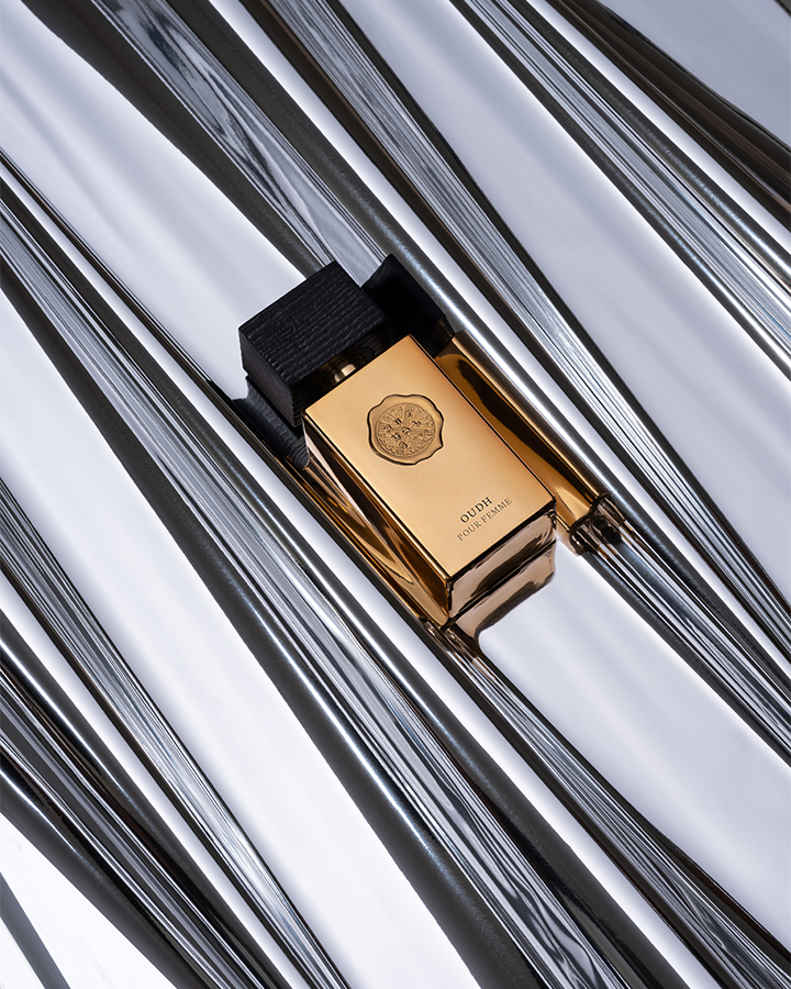 minimalistic perfume photo