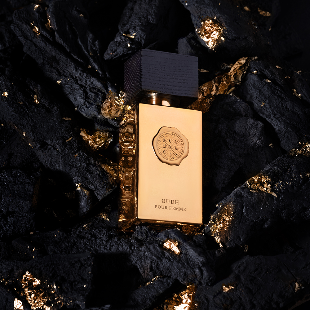 luxury perfume photo
