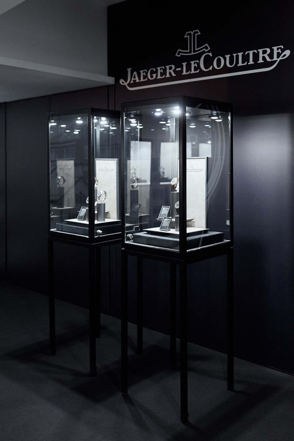Мassimo Bianco, dark hall
