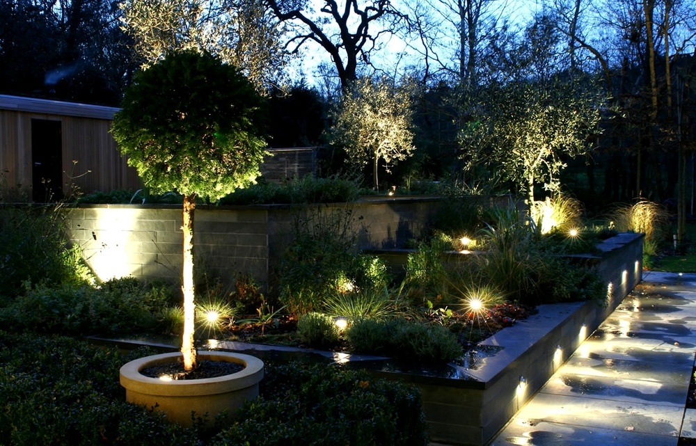 Освещение и подсветка садового участка