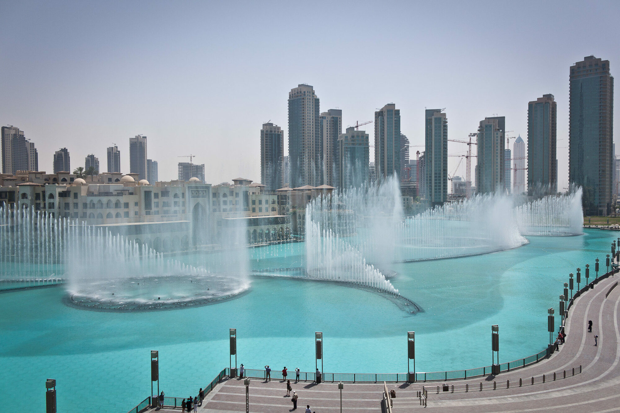 Дубайские фонтаны. Поющие фонтаны Бурдж Халифа. Дубай фонтаны Бурдж Халифа. Дубай Молл фонтан Бурдж Халифа. Дубай Молл Поющие фонтаны.