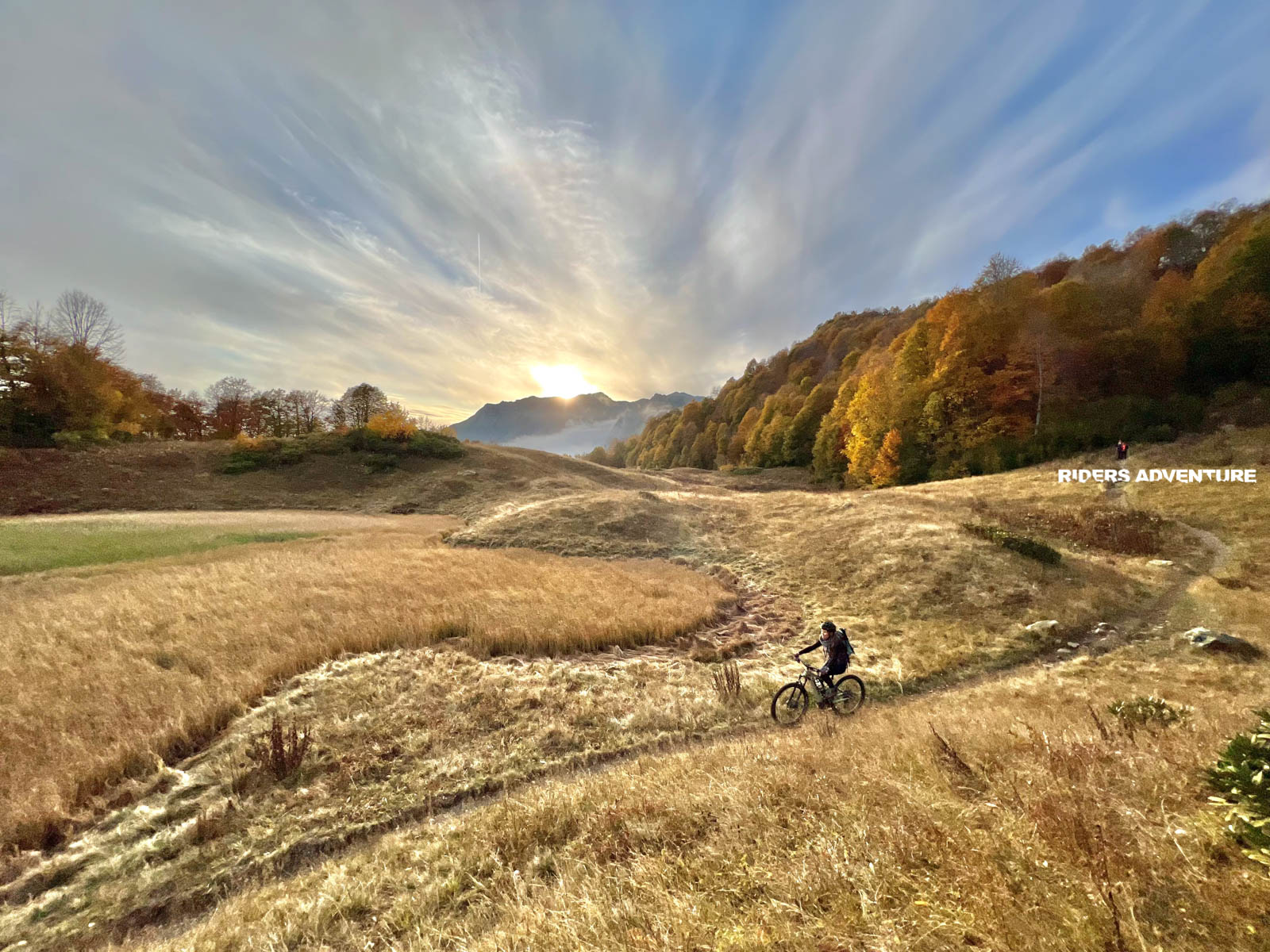 Велотур к Хмелевским озерам из Красной Поляны, Роза Хутор | Riders Adventure