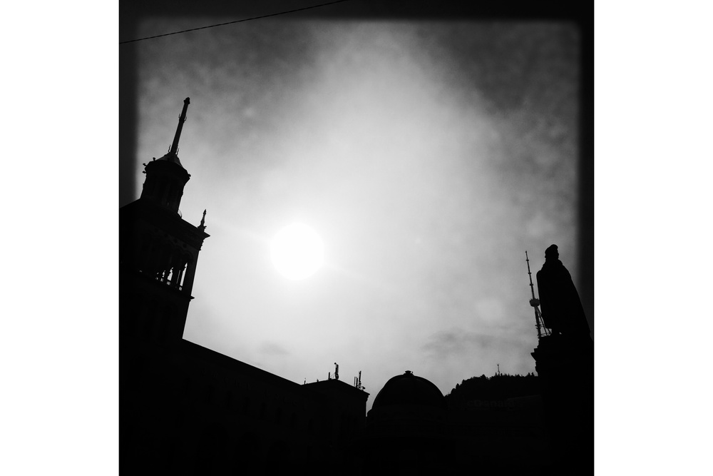 MOBILE PHOTO