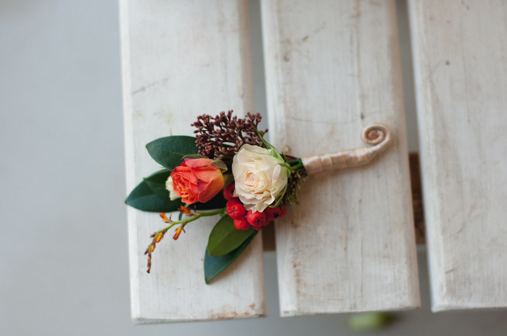 Бутоньерка жениха: прекрасное украшение ко Дню Свадьбы