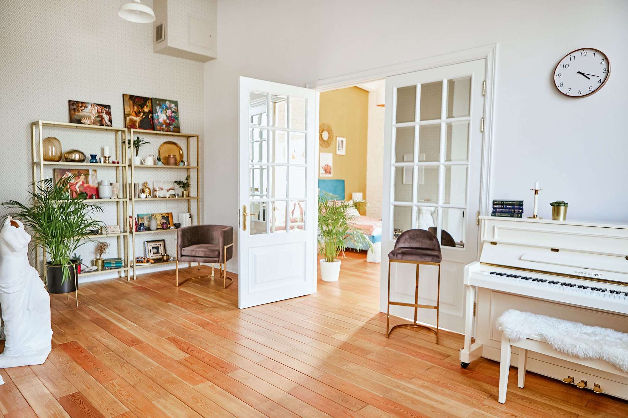 Lucky loft studios. Lucky loft студия. Lucky loft. Lucky loft. лаки лофт фотостудия.