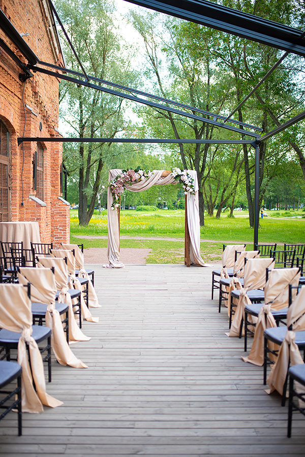 Сколько стоит выездная регистрация