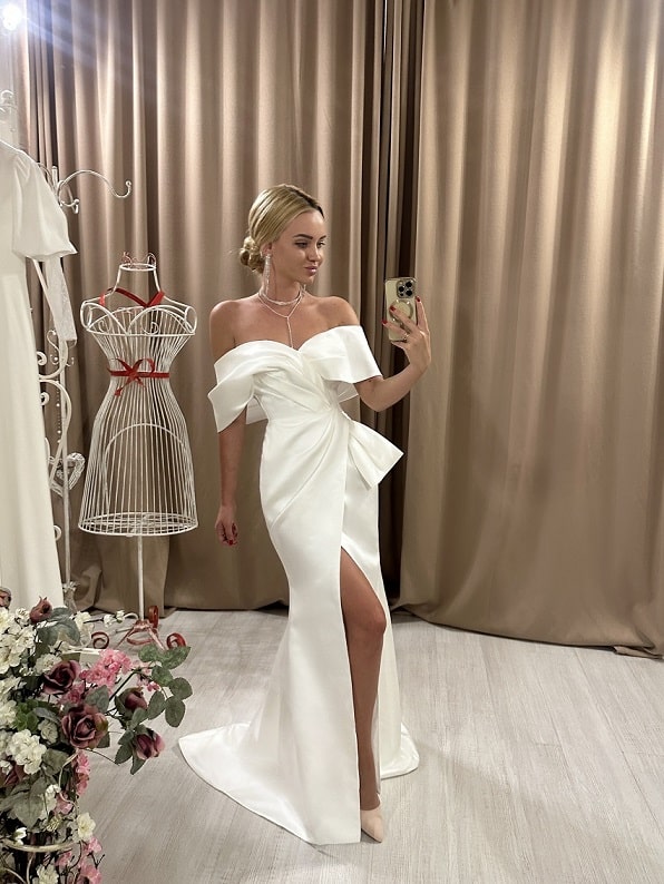 Свадебные платья с вышивкой 👰 Напрокат или купить в свадебном салоне в Москве