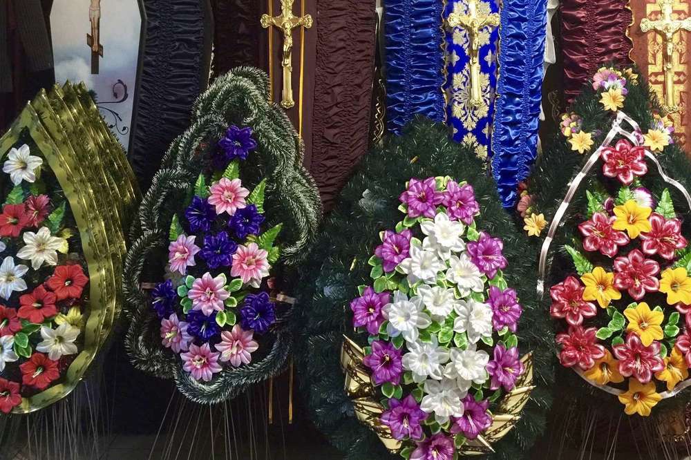 Элитные ритуальные венки - купить в Москве с доставкой