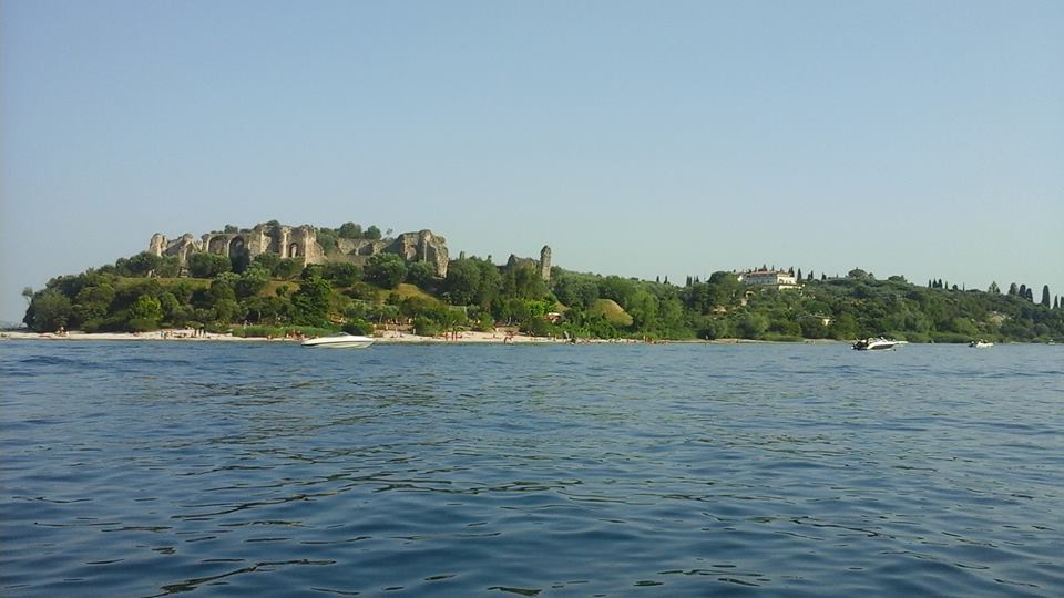 СИРМИОНЕ, курорт на озере Гарда