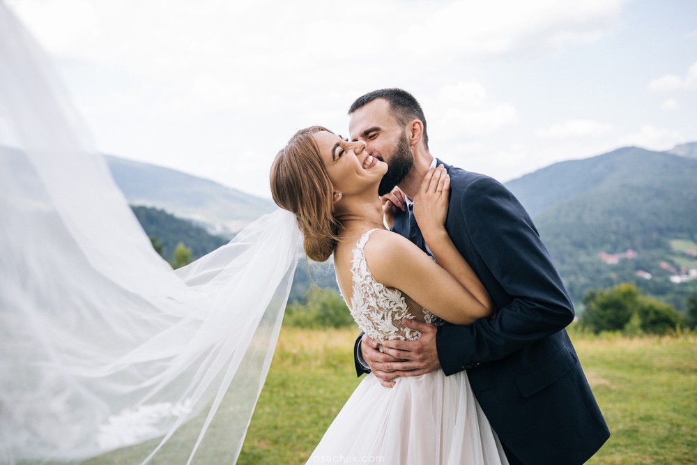 весільна фотосесія Яремче, Буковель фото та відеозйомка фотограф Осачук