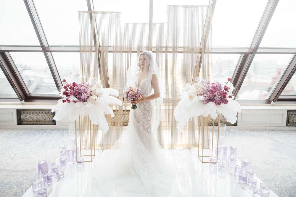 Свадьба в фиолетовых цветах: оформление, украшения, приметы и значение