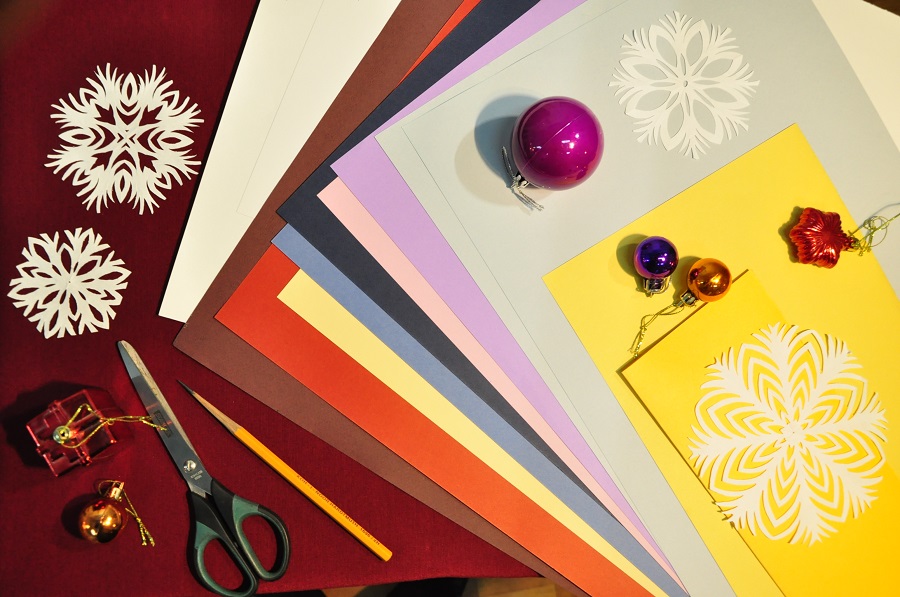 Новогодние открытки своими руками: блестящие елочки