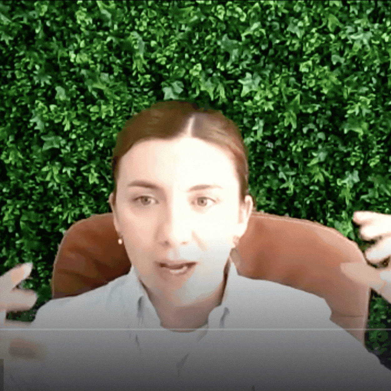 Elena Andronache explică procesul de livrare a primului proiect comercial în cursul de fotografie