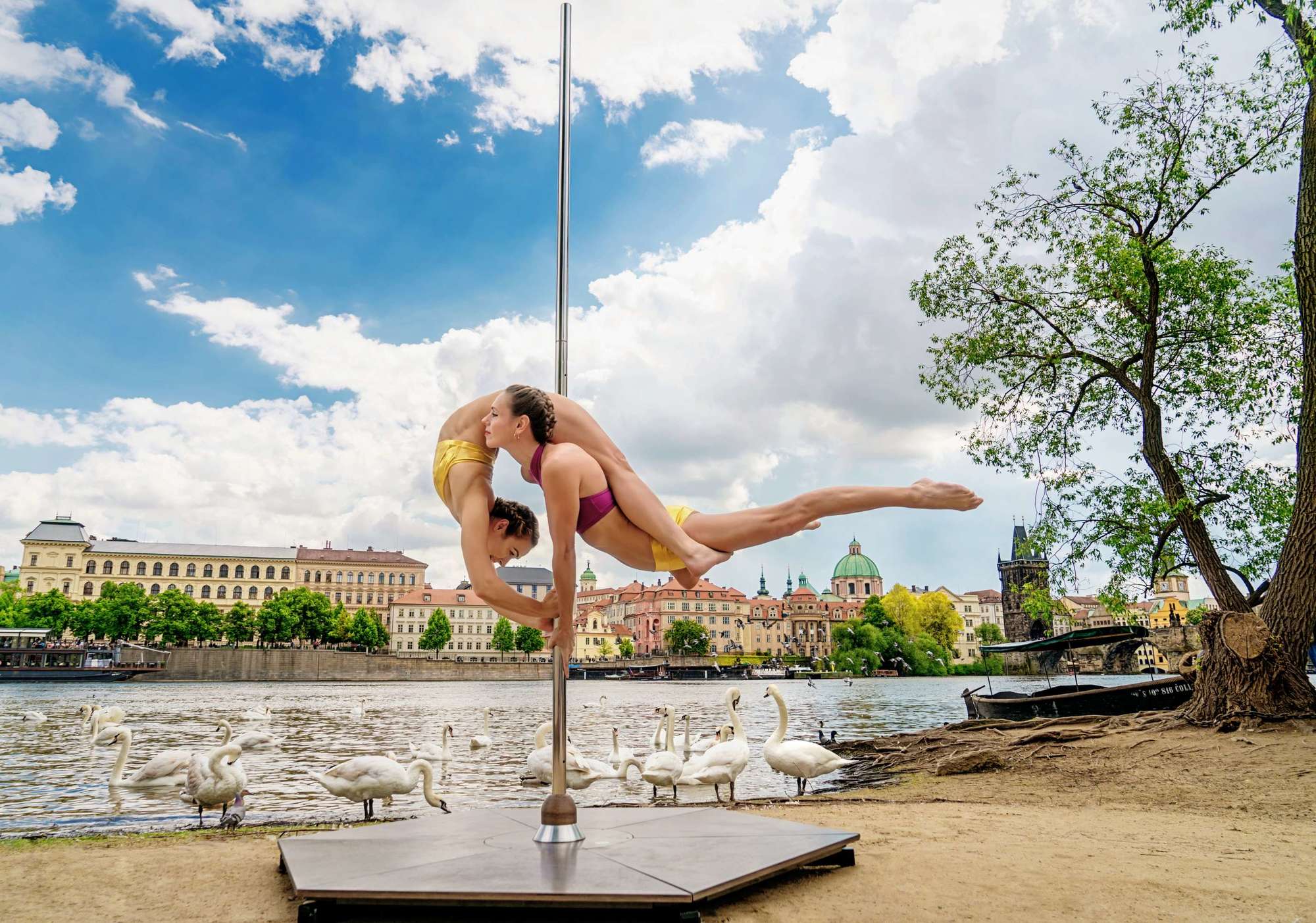 Yvette Dusol & Jade Tinkler arina.cz