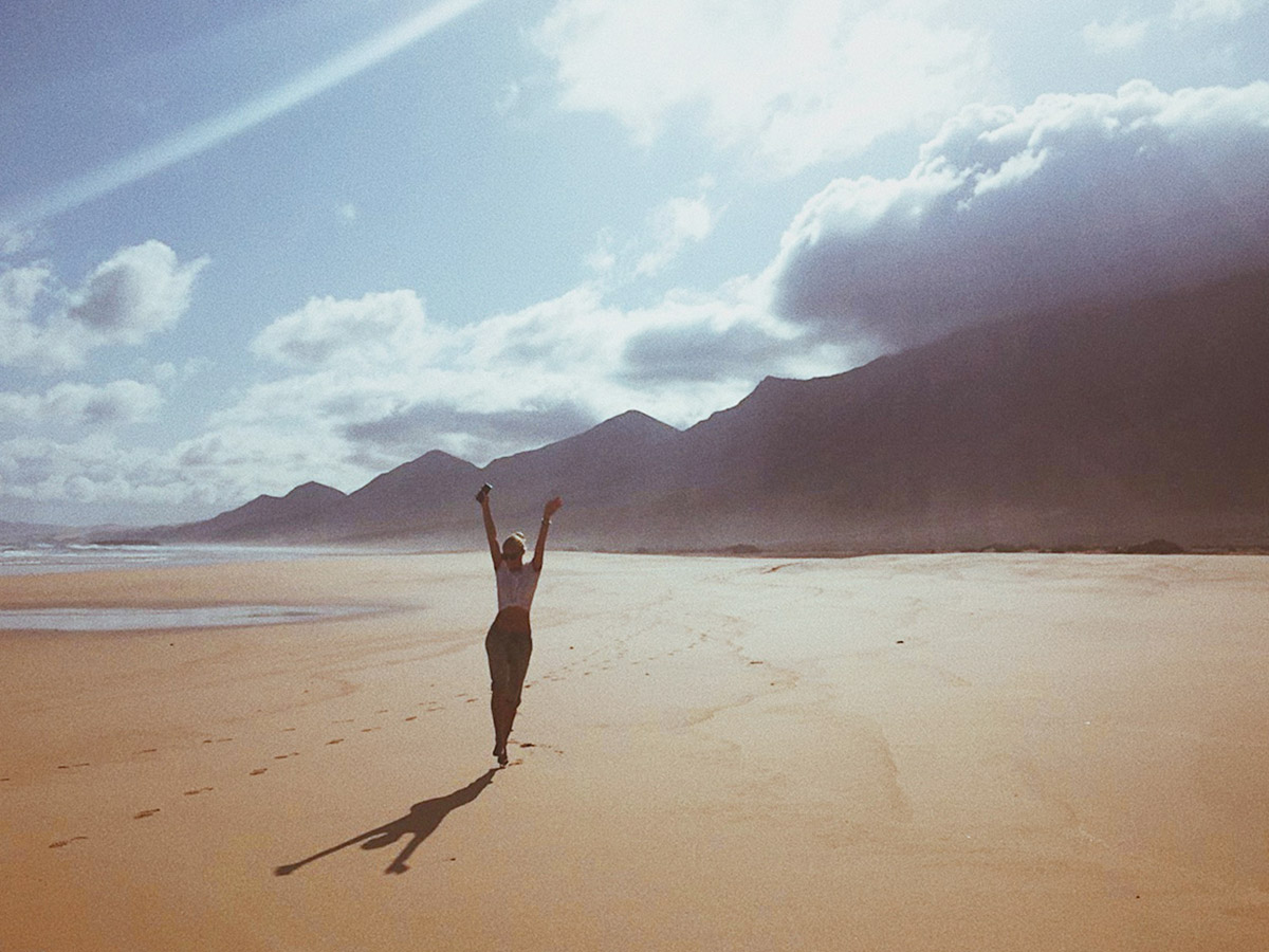 beach run, walk, happy