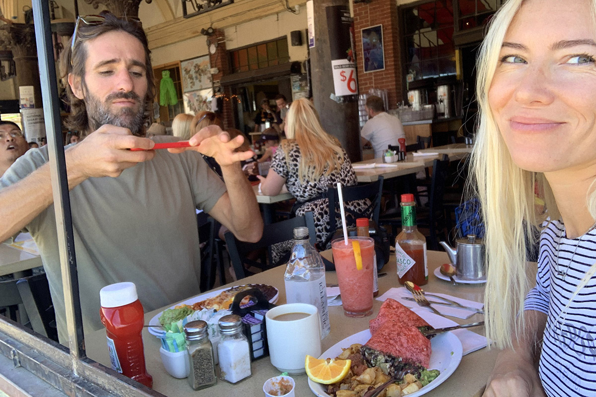 sidewalk cafe, venice beach