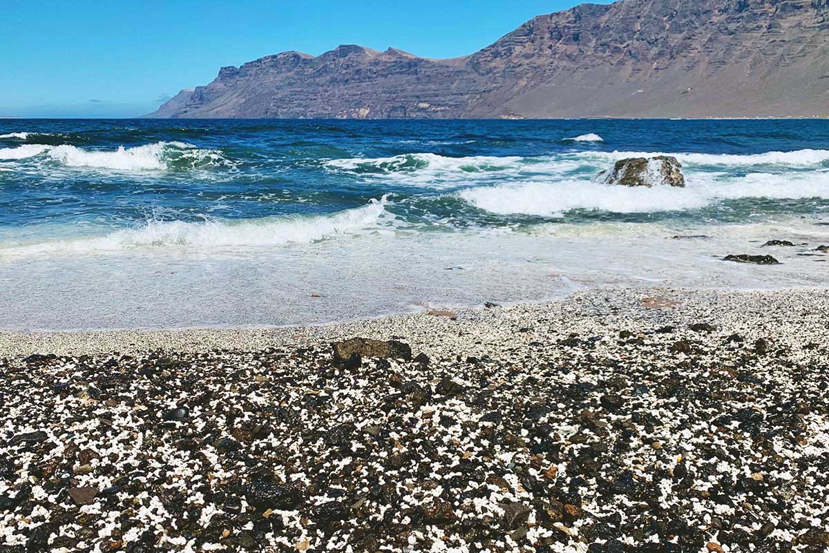caleta de famara, lanzarote, popcorn beach