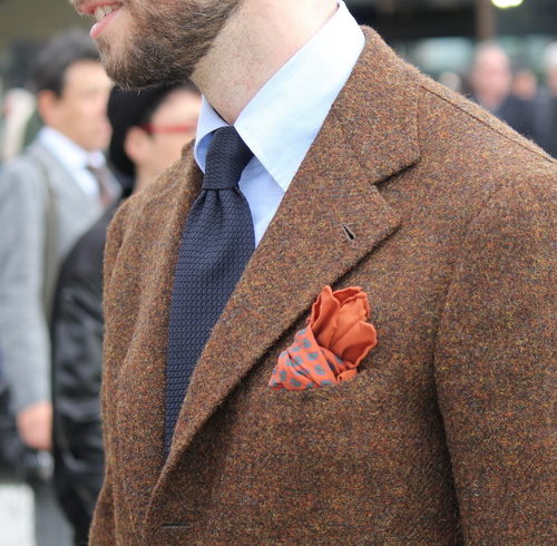 Платок в кармане: ключевой элемент мужского стиля