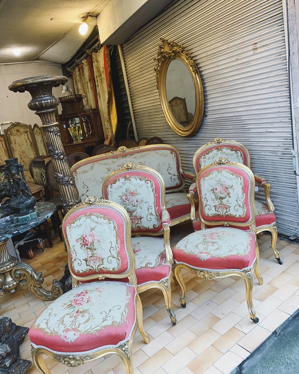Мебель на уралмашевском рынке