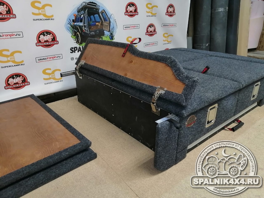 👑 Стол, интегрированный в корпус автомобильного спальника для Тойоты Ленд Крузер 105, всегда под рукой и готов к боевым действиям в любое время
