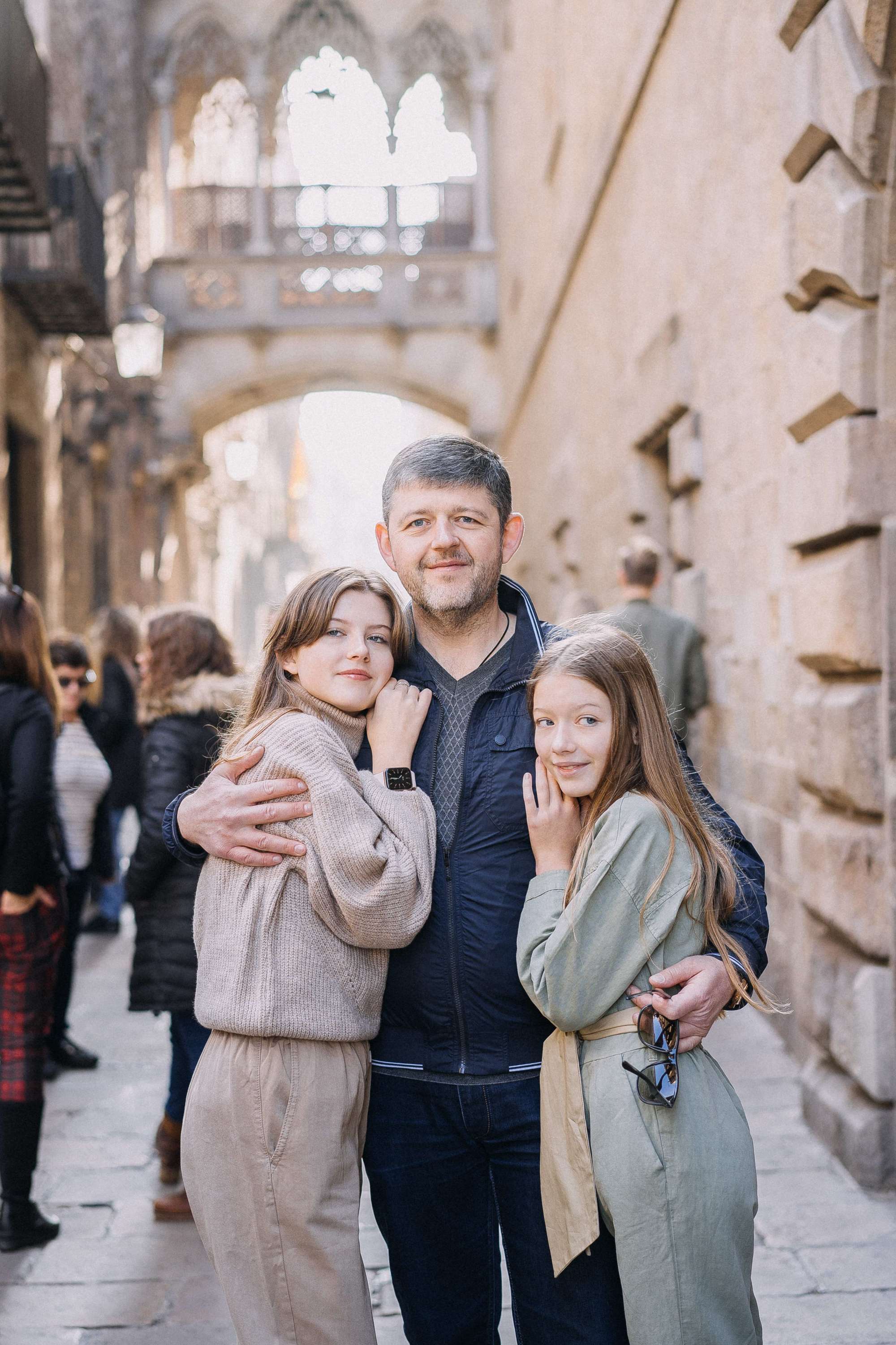 Family portrait session in Barcelona