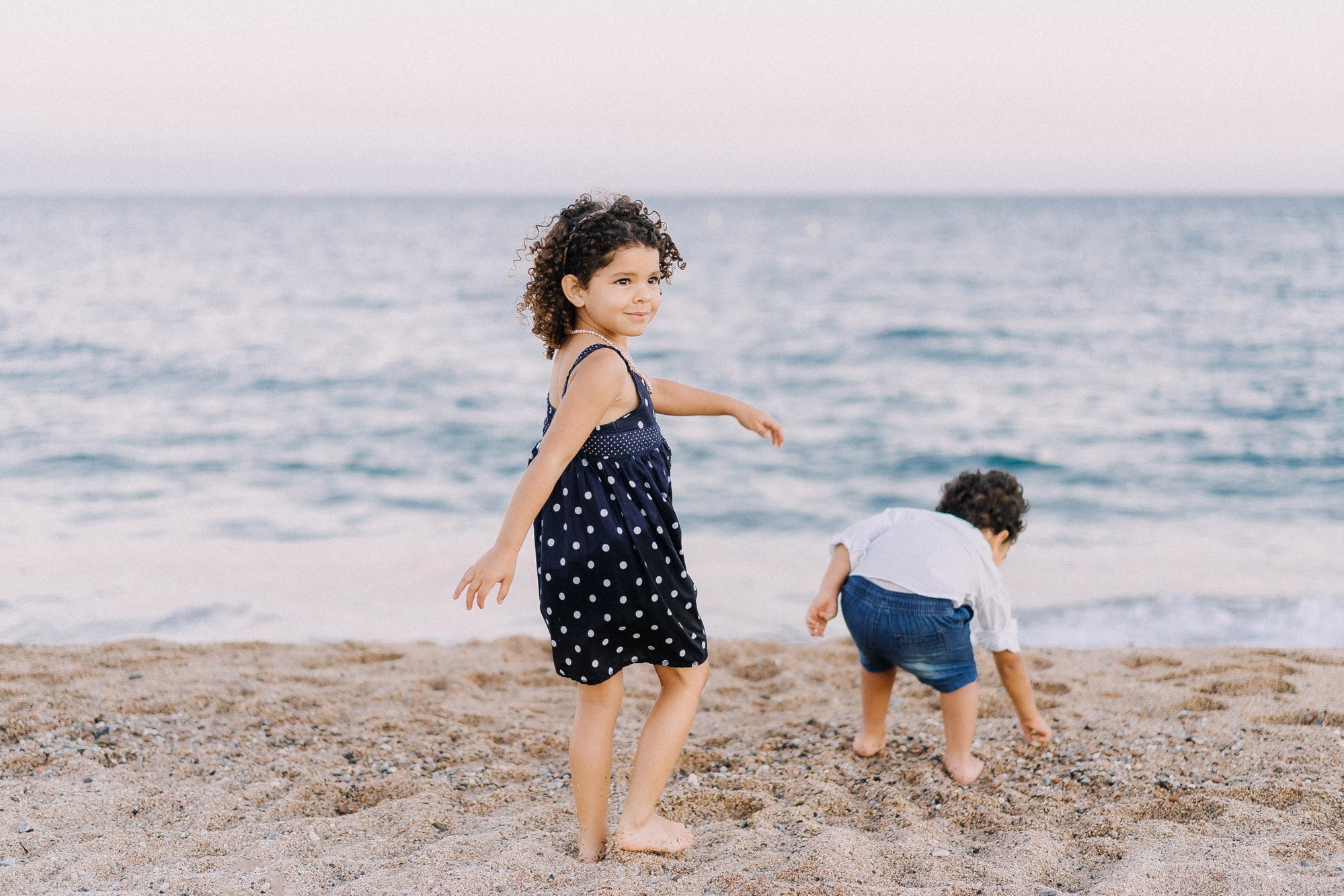 Natural light family photography Barcelona