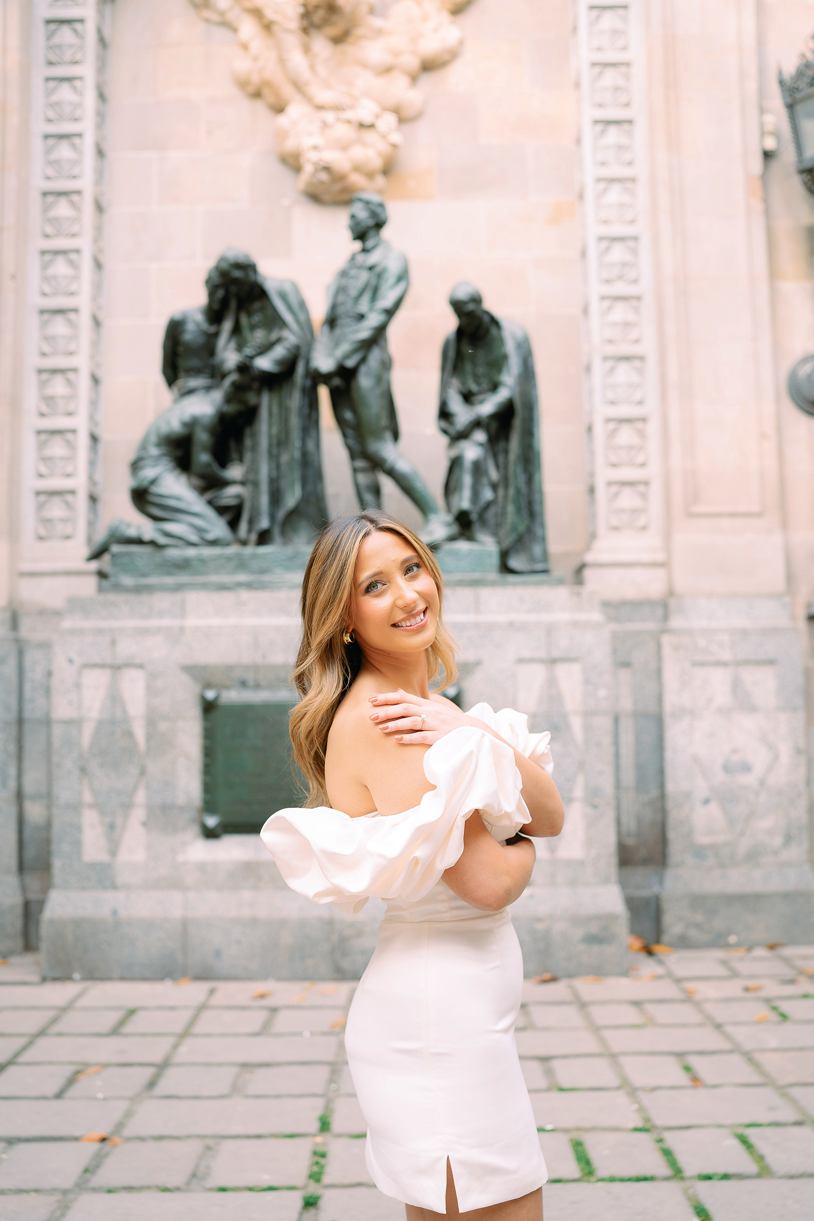 Outdoor couple photoshoot Barcelona