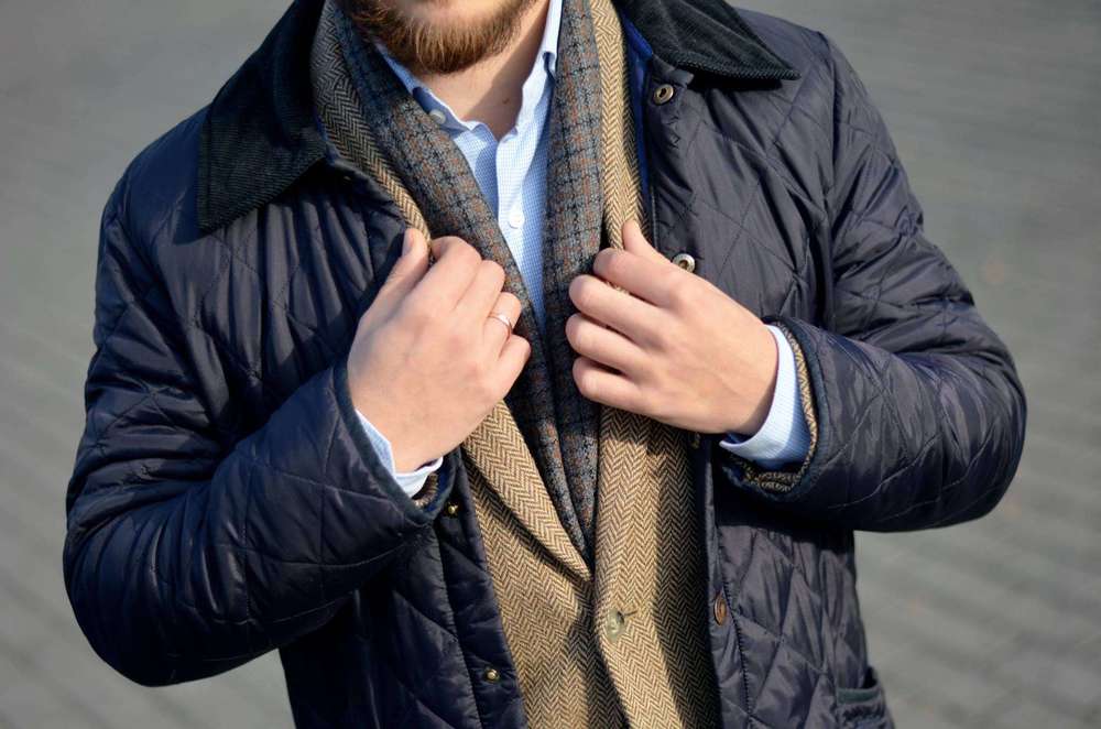 Как повязать шарф на шею: изысканные варианты