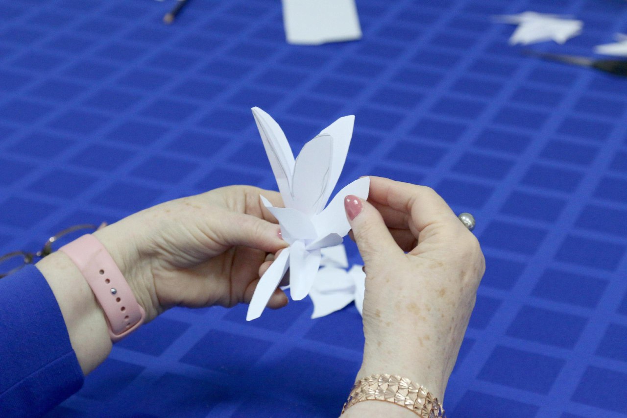 Цветок памяти крокус оригами